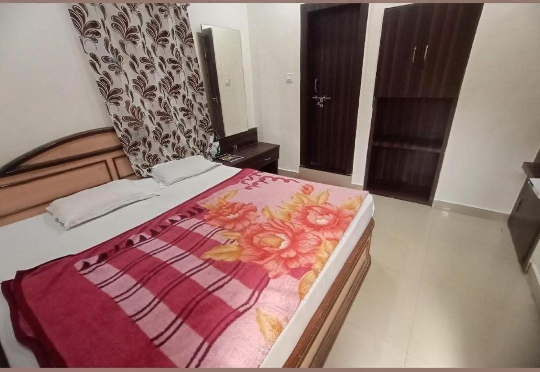 Pachmarhī Hotel Paradise Stays מראה חיצוני תמונה